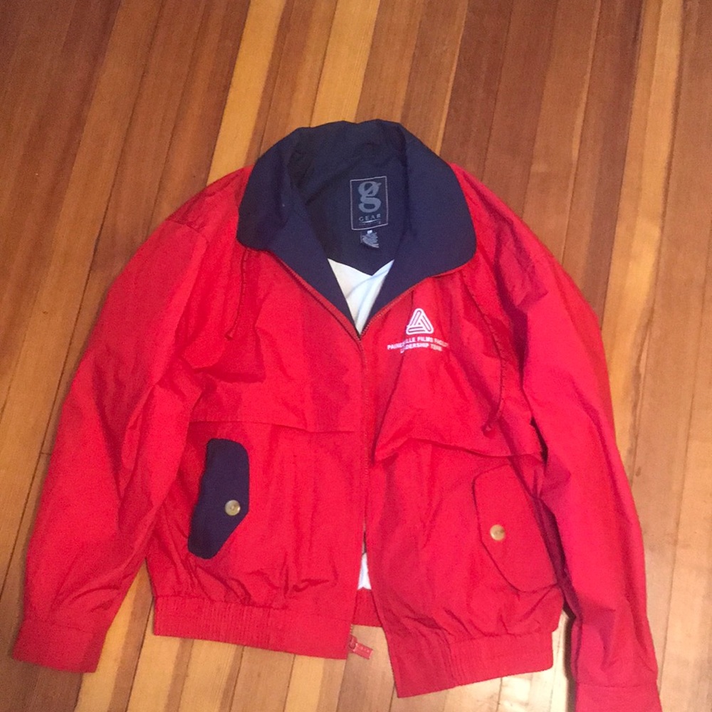 ¿Red and Blue Gear for sports windbreaker.